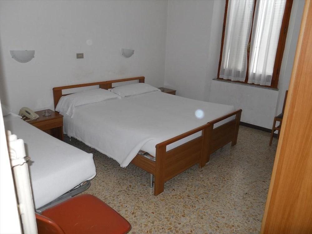 Albergo Italia Ancône Extérieur photo