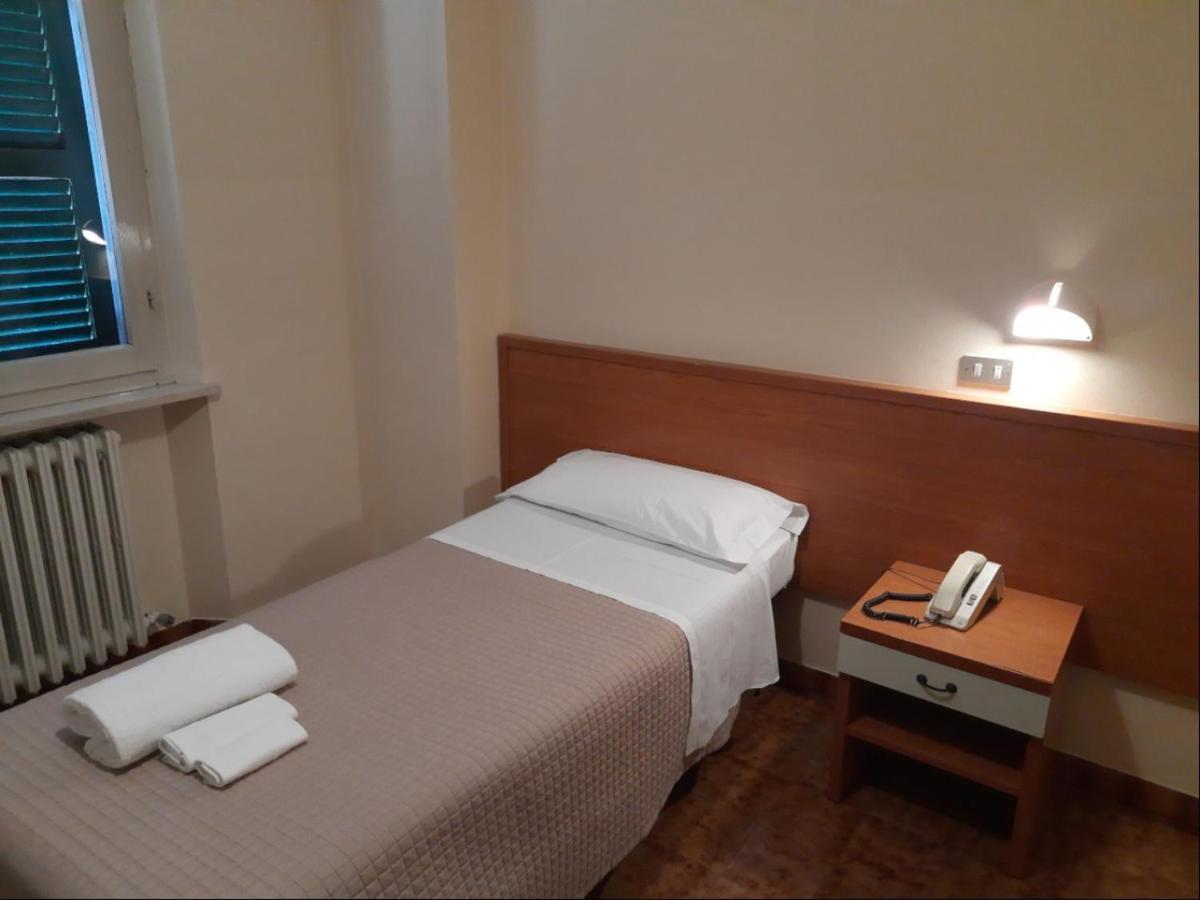 Albergo Italia Ancône Extérieur photo